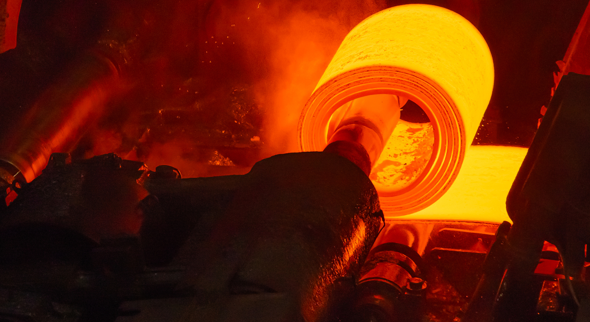 Hot steel in the process roll
