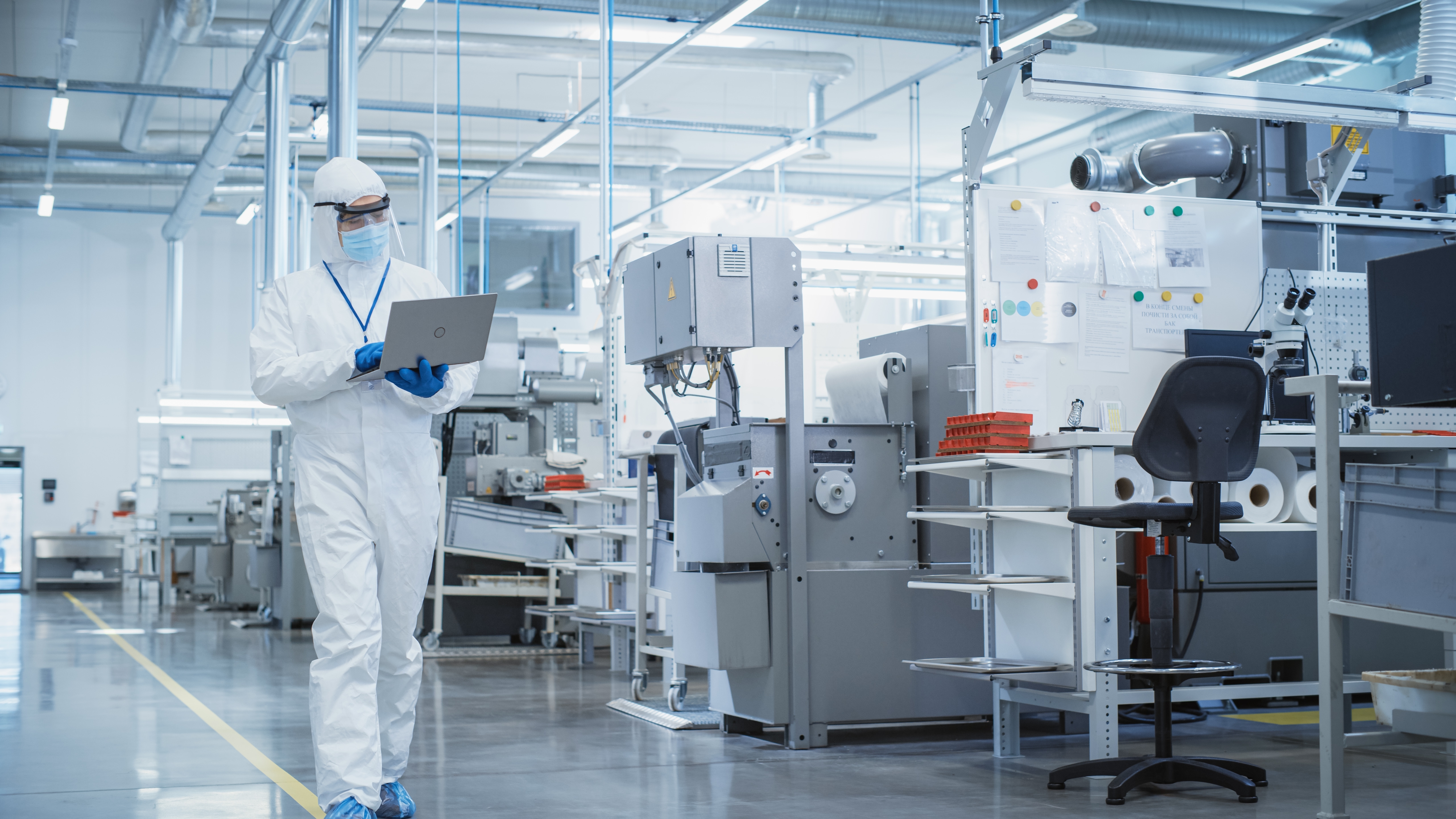 shutterstock_2222352755_pharma_worker.jpg