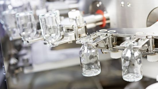 VialsOnIndustrialWasherRF_Image_CloseUp_Crop_550x310.jpg